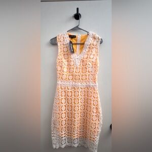 Eilly Bazar White Guipure Lace Dress/w Yellow Lining V neck Sleeveless size XS